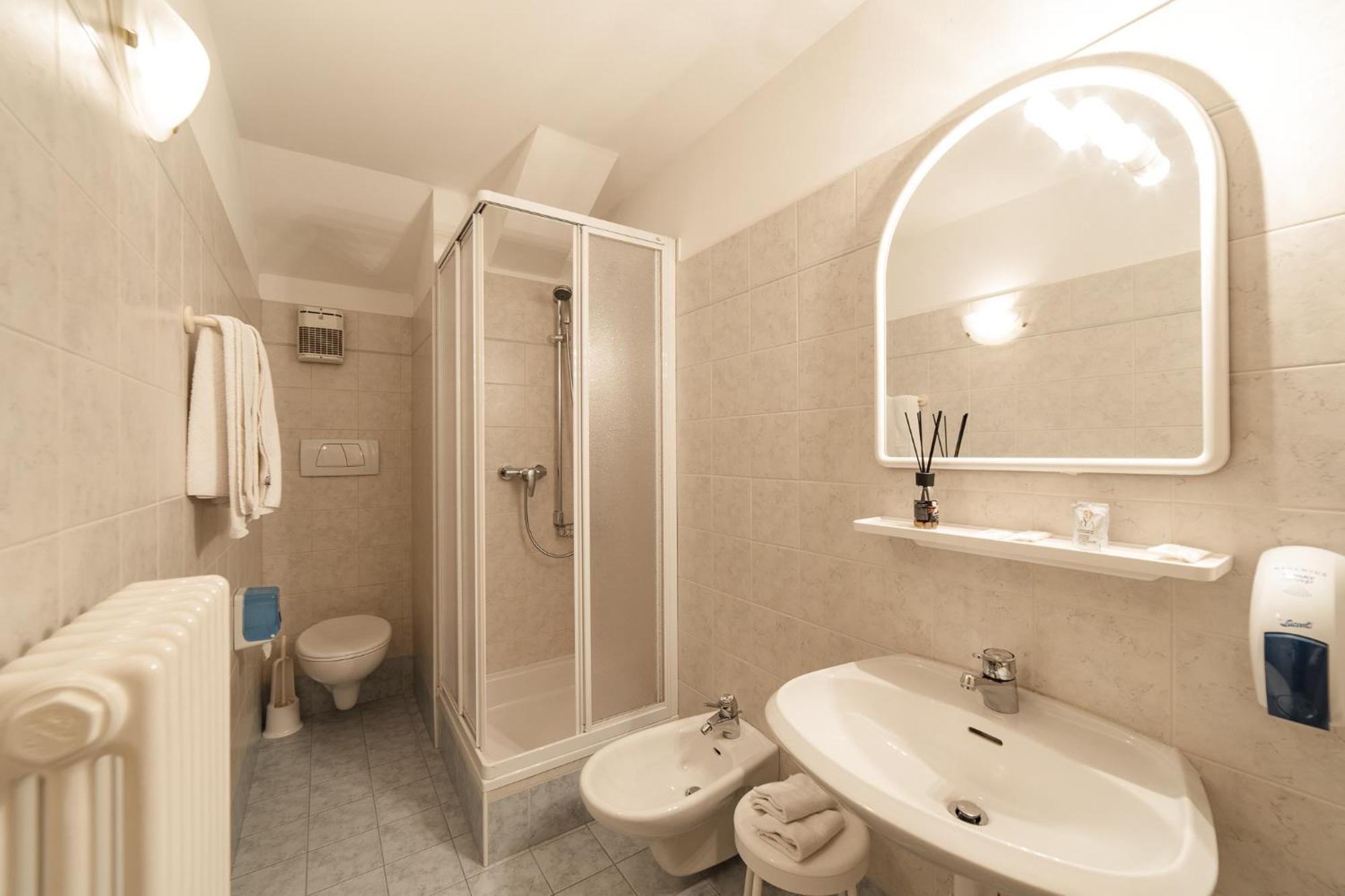 Hotel Al Bivio - Pizzeria, Pool & Sauna Imer エクステリア 写真