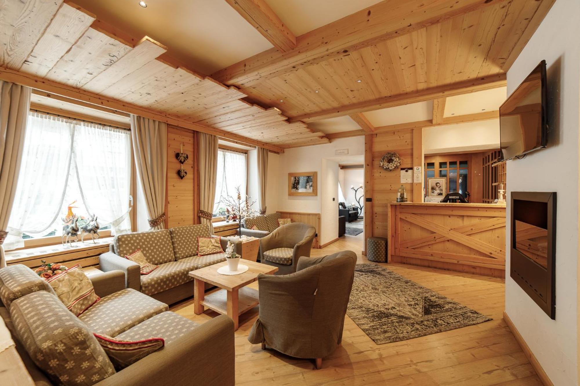 Hotel Al Bivio - Pizzeria, Pool & Sauna Imer エクステリア 写真